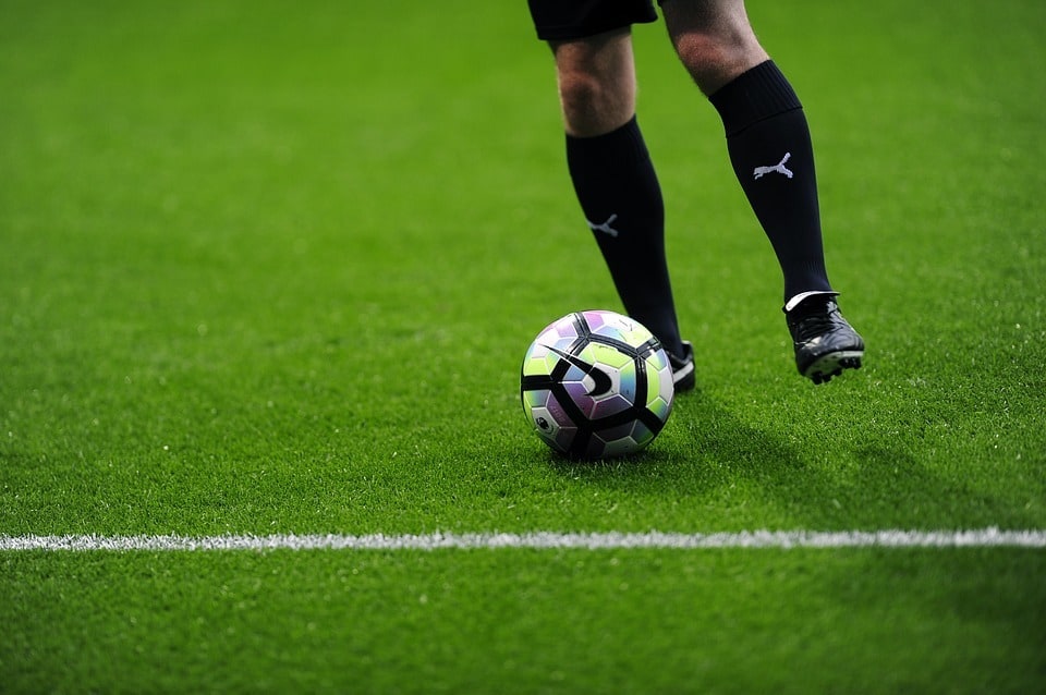 Football : pourquoi le maillot du gardien de but est-il différent de celui des autres joueurs ?